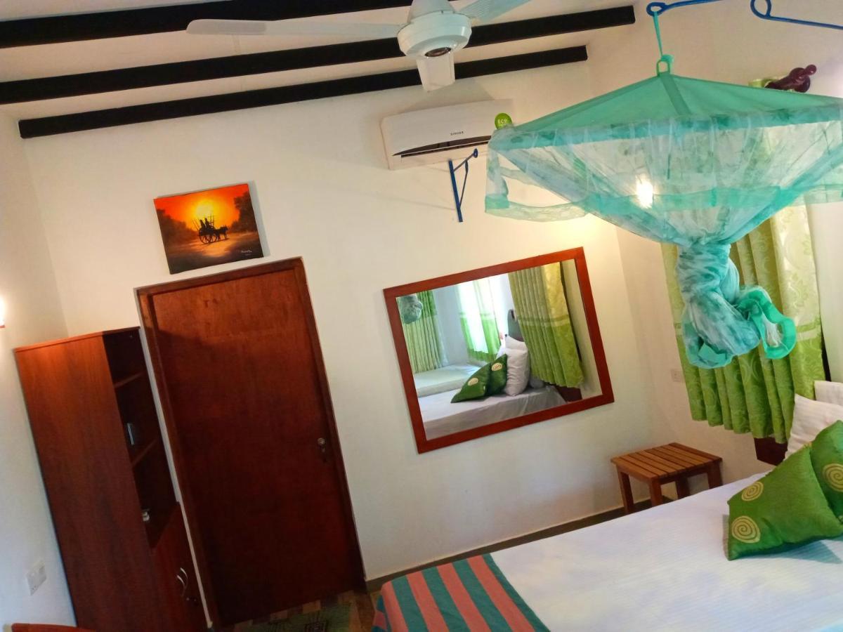 Hideaway Homestay Habarana Exterior photo