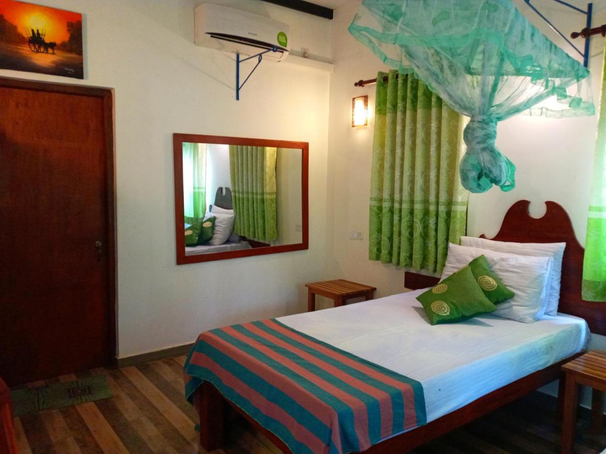 Hideaway Homestay Habarana Exterior photo